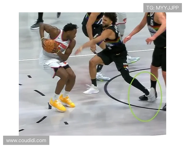 穆雷意外踩到约基奇脚踝扭伤痛苦不堪本场复出成疑